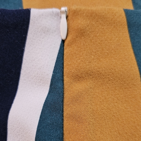 Chic Women's Yellow and Blue Mini Skirt - Picture 9 of 10